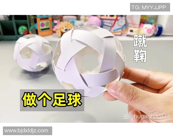 足球明星专用杯的独特设计与魅力展示让你领略足球的激情与风采